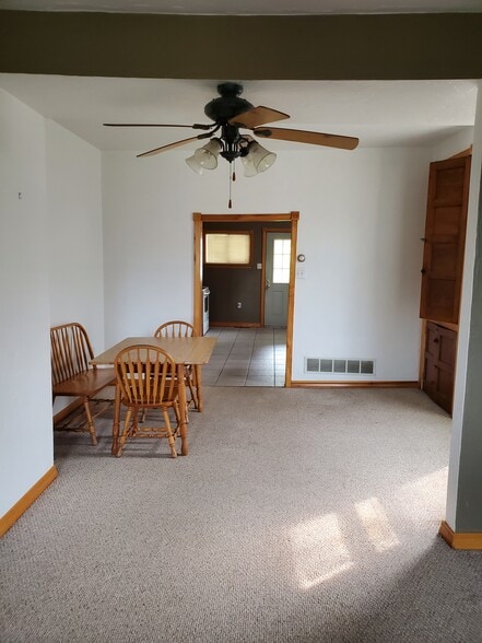 Building Photo - 213 Brown St