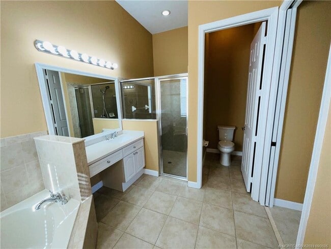 Building Photo - 331 NW Somerset Cir