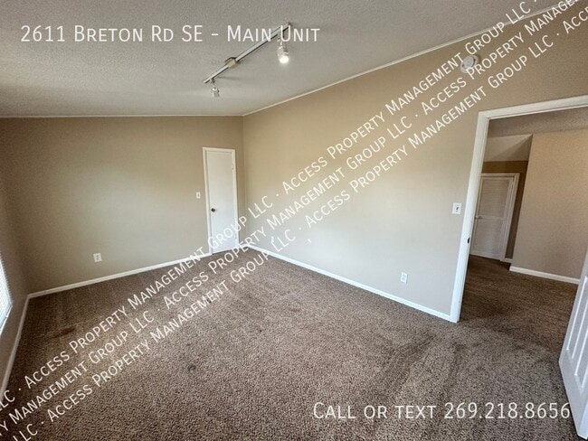 Building Photo - 2611 Breton Rd SE