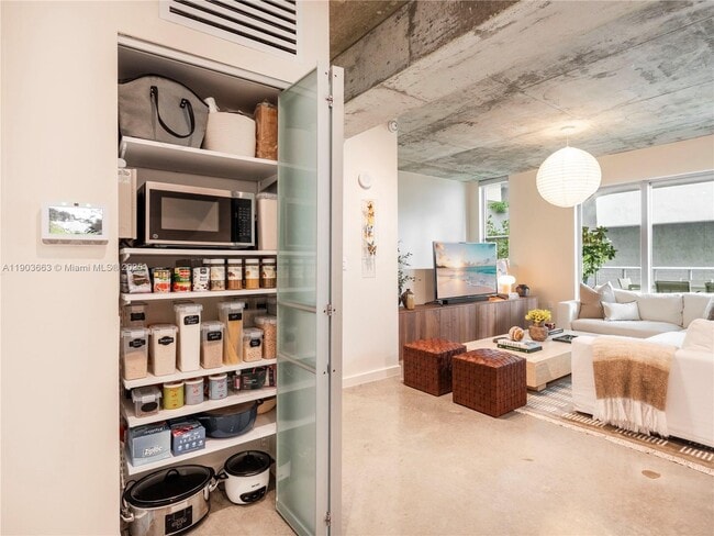 Building Photo - 3449 NE 1st Ave