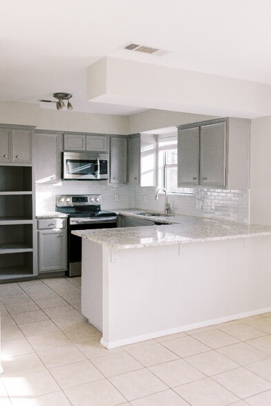 Building Photo - 1602 Dale Cove