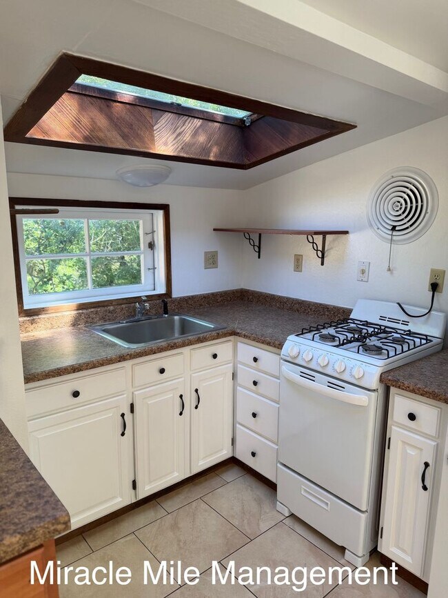 Building Photo - Charming Private Cottage in San Anselmo