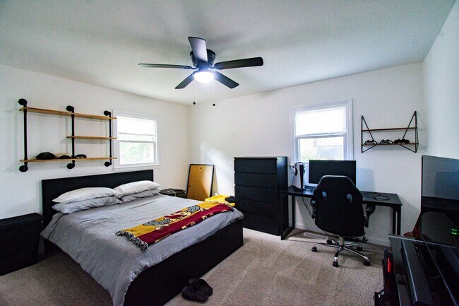 Building Photo - Coming Soon! 4 Bedroom 2 Bathroom Home: Pets Okay!