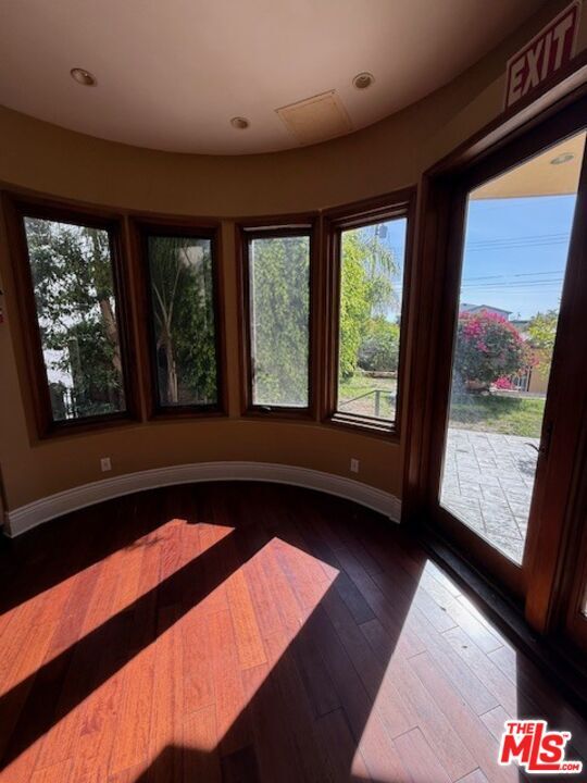 Building Photo - 1126 Yale St