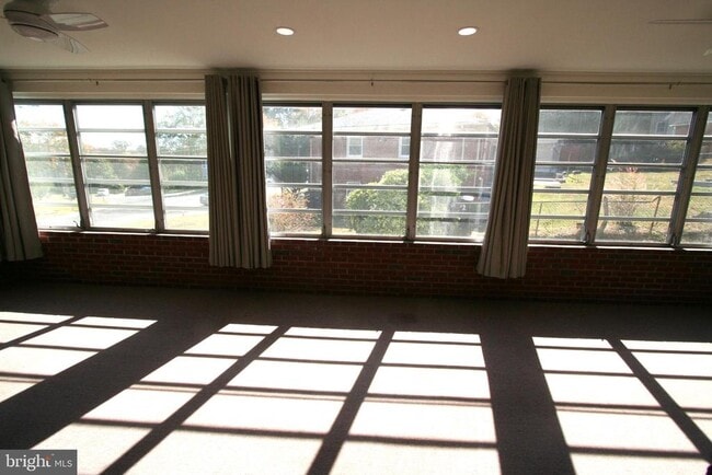 Building Photo - 10104 Towhee Ave