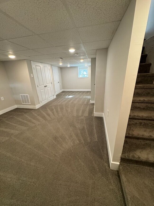 Building Photo - Beauty in Marconi Park West 3 Beds finishe...