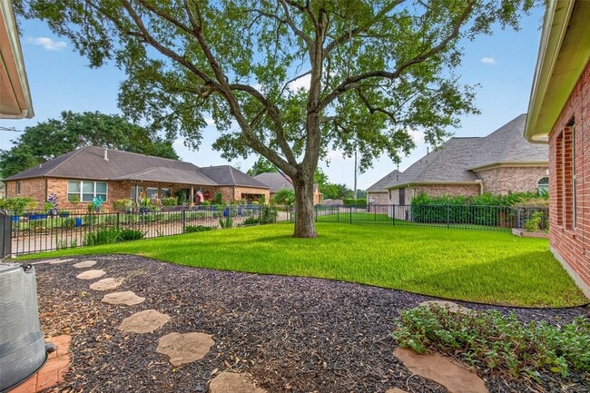 Building Photo - 4727 Lake Village Dr