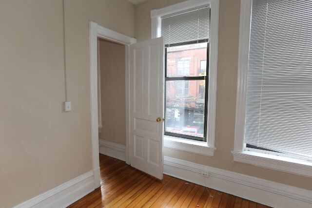Building Photo - 2271 N Lincoln Ave