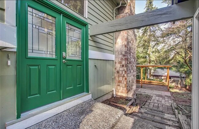 Building Photo - Spacious 5BR Home in Wild Tree – Ideal for Multi-Generational Living!