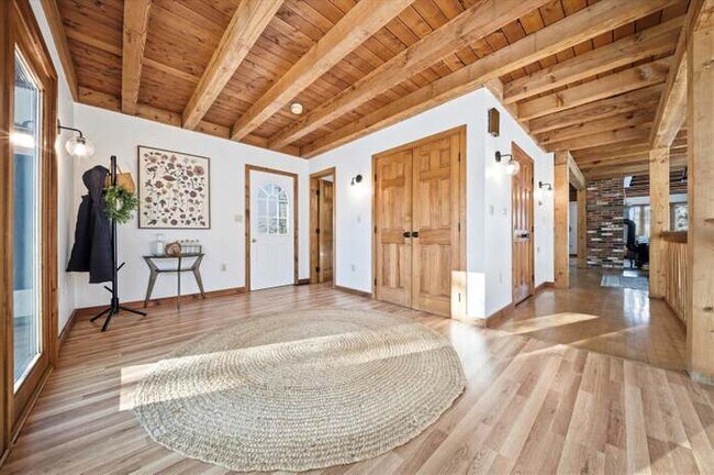 Building Photo - 105 Middle Rd