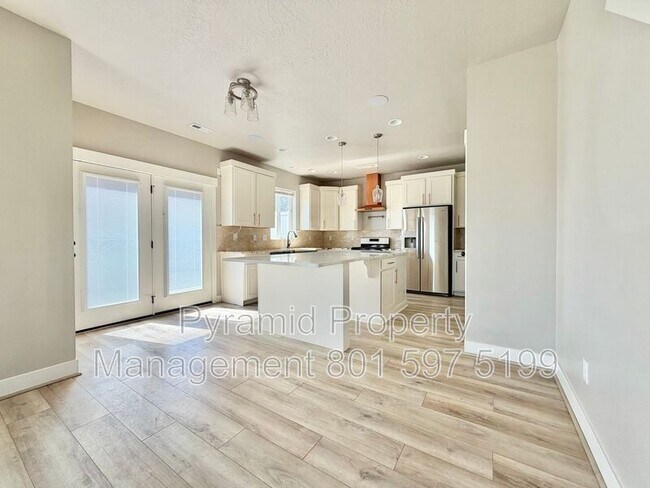 Building Photo - 673 W Beth Cir