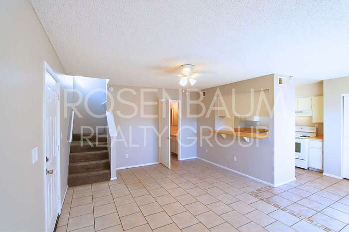 Building Photo - 410 E 9th Ave