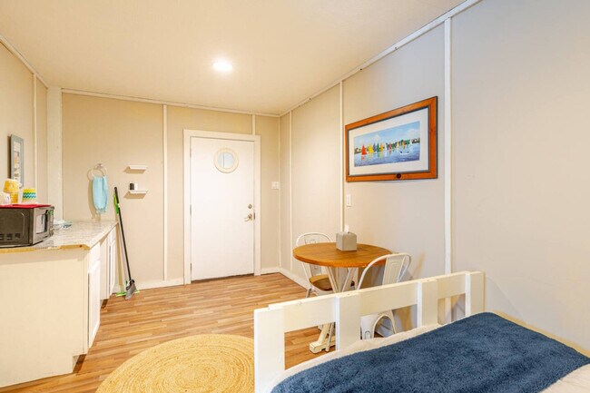 Building Photo - 814 Helen Blvd