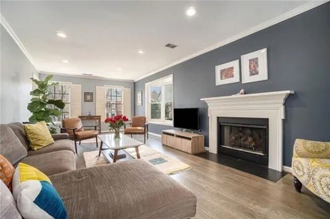 Building Photo - Charming 3bd/2.5bA Home Atlanta Near Emory & CDC w/ Private Fenced Yard in Cul-De-Sac!