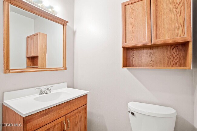 Building Photo - 4908 Royal Dr