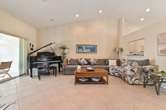 Building Photo - 6077 Lake Hibiscus Dr