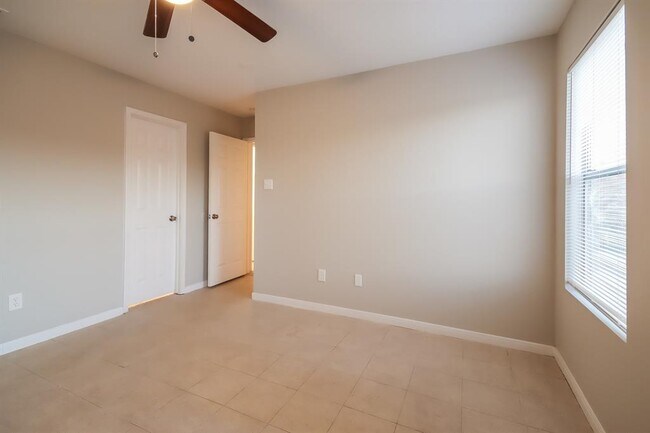 Building Photo - 2219 Hadden Hollow Dr