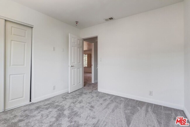 Building Photo - 687 Mt Carmel Dr