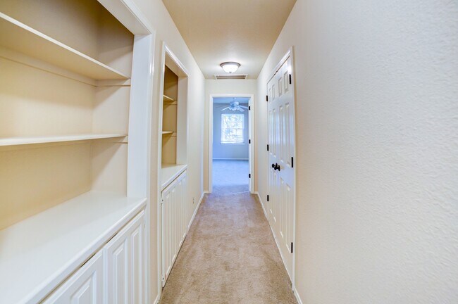 Building Photo - Beautiful home across from Jenks Middle School