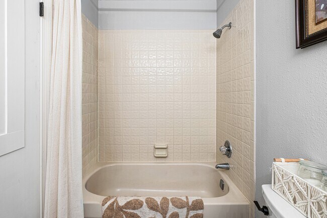 Building Photo - 507 Nassau Dr