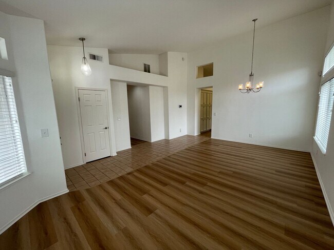 Building Photo - 3br/2ba Home on corner lot