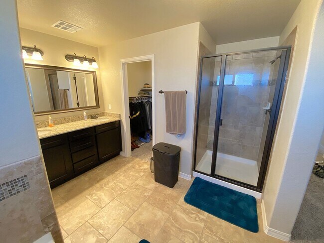 Building Photo - East El Paso 3 bed Refrig A/C w/ Gorgeous ...