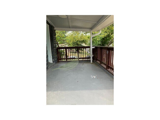 Building Photo - 1 FREE MONTH OF RENT!!!