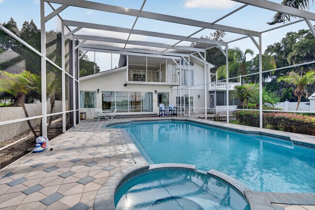 Building Photo - 414 Somerset Dr