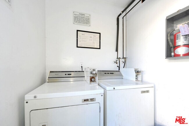 Building Photo - 3743 McLaughlin Ave