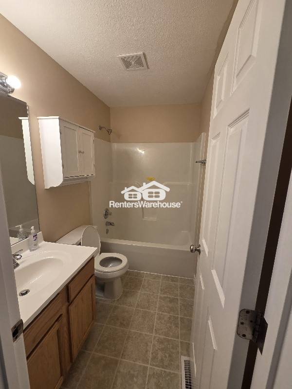 Building Photo - 2 Spring Hill Cir