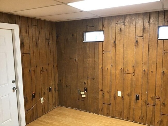 Building Photo - 717 Denton Rd