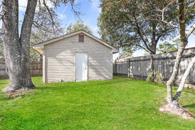 Building Photo - 404 W Lake Catahoula Ct