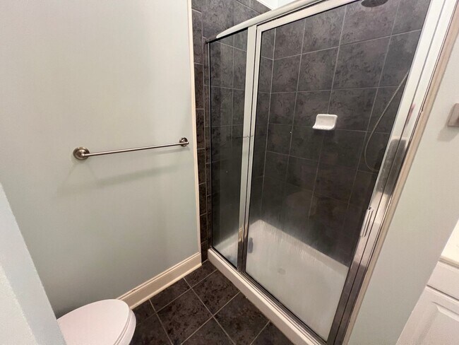 Building Photo - 1 Bedroom 1.5 Bath Condo on Daniel Island ...