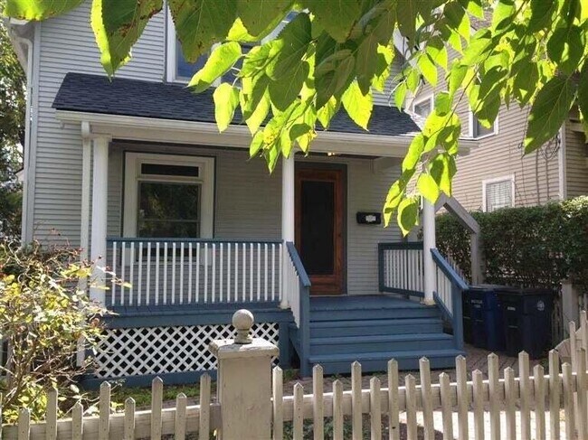 Building Photo - 112 E Davis Ave
