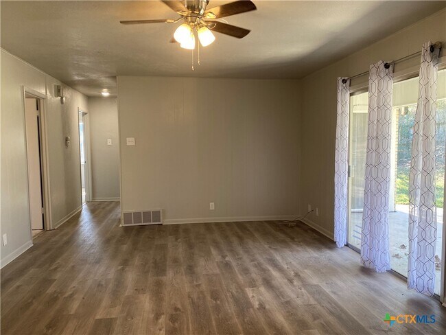 Building Photo - 706 Forest Dr
