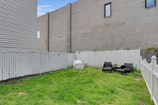 Building Photo - 3 BR 2 bath Bloomfield/Upper Lawrenceville...