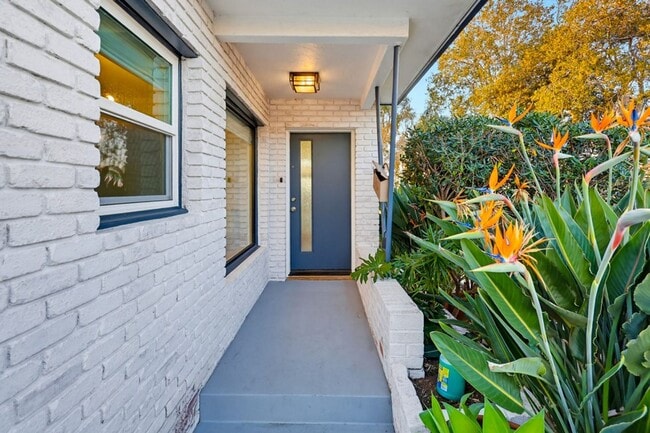 Building Photo - 3 Bedroom Home with Ocean Views in Point Loma