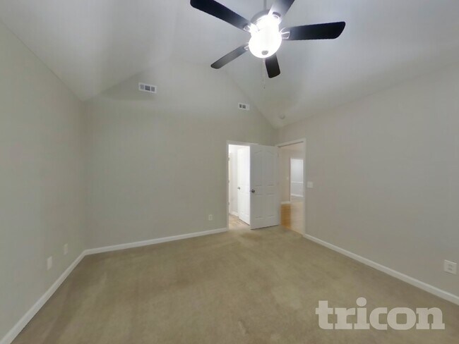 Building Photo - 2108 Montgomery Ln