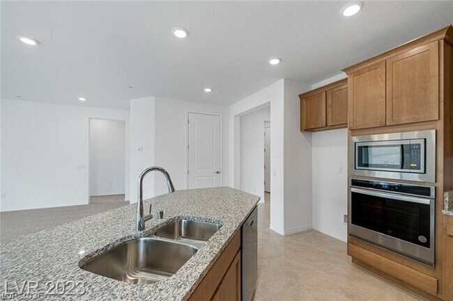 Building Photo - 10 Sun Lily Ln