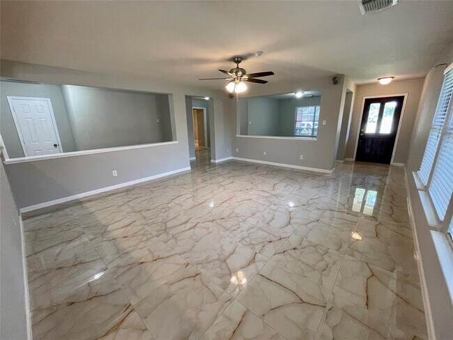 Building Photo - 10218 Cades Creek Ct