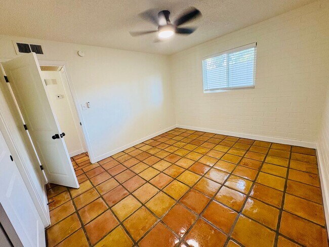 Building Photo - 817 S Melody Ln