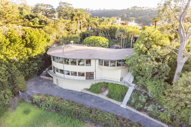 Building Photo - 3828 Alomar Dr