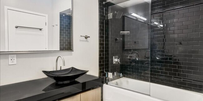 Building Photo - Sophisticated & Chic 2-Level Loft in SOMA ...