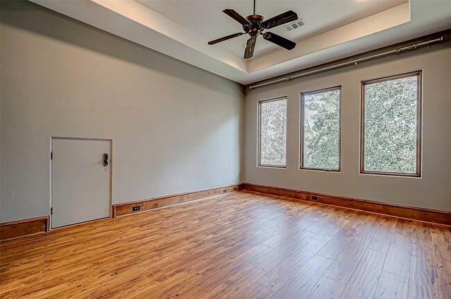 Building Photo - 3 Congressional Cir