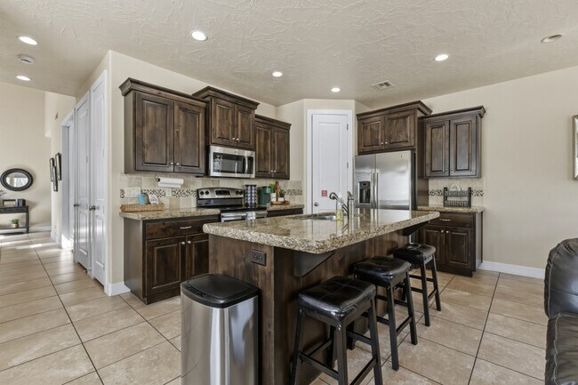 Building Photo - 4221 Torrey Pines Dr