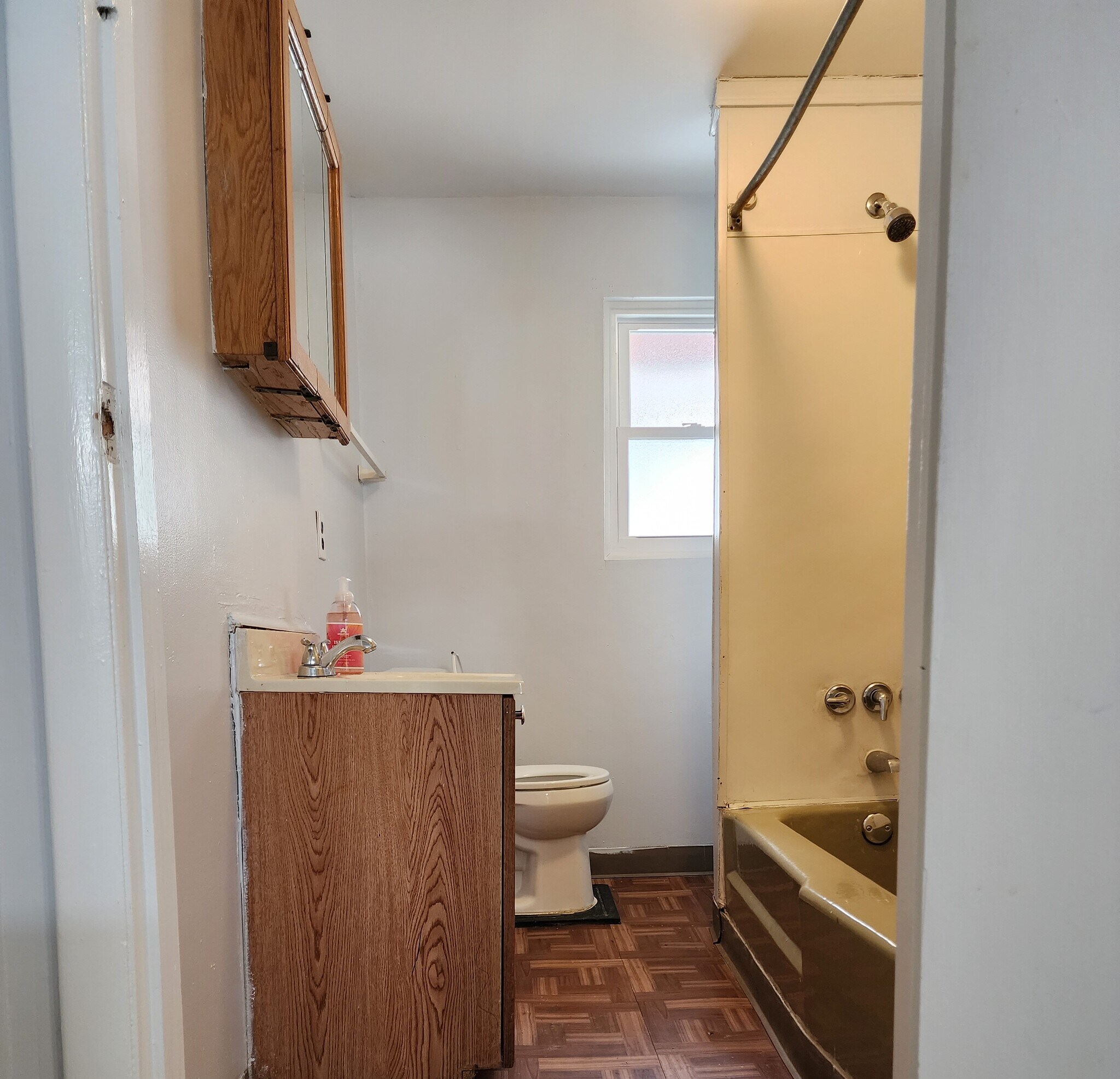 Bathroom - 73 Leo St