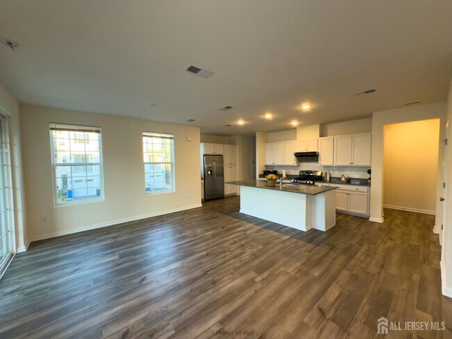 Building Photo - 246 Park Ln