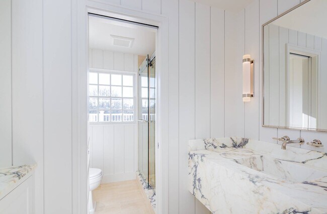 Building Photo - 136 Further Ln