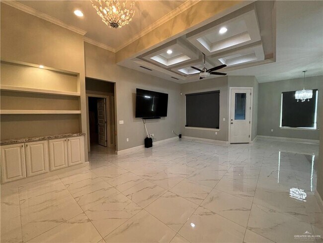 Building Photo - 2601 Tulipan Ave