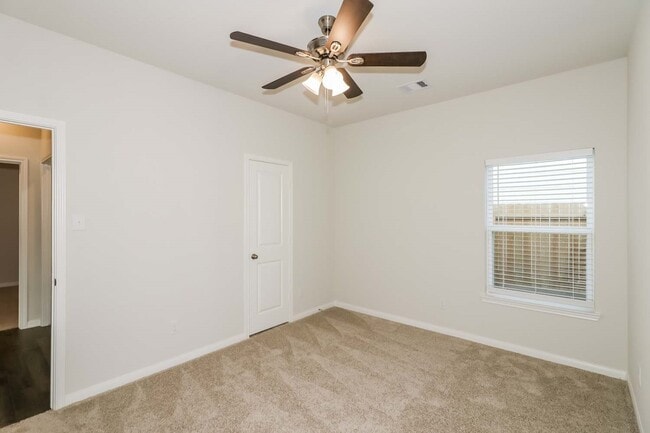 Building Photo - 8120 Sunberry Shadow Dr